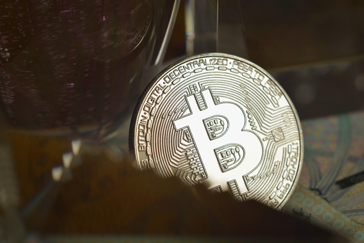 比特币减半满周年、涨逾三成！机构进场加速牛市